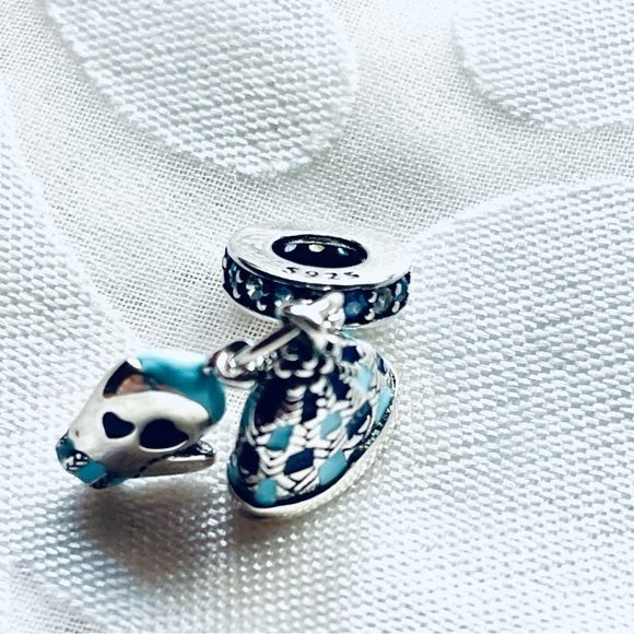 🧣 NWOT Beanie Hat & Mitten Charm ❄️ - Picture 9 of 11